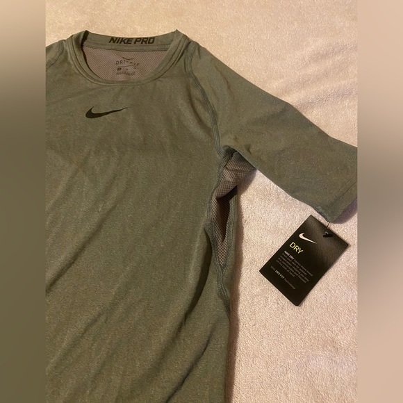 Nike Pro Dri Fit Men’s Medium Short Sleeve Compression Shirt New With Tags - Picture 2 of 4